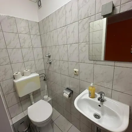 2-rent Group Han53 Ostello