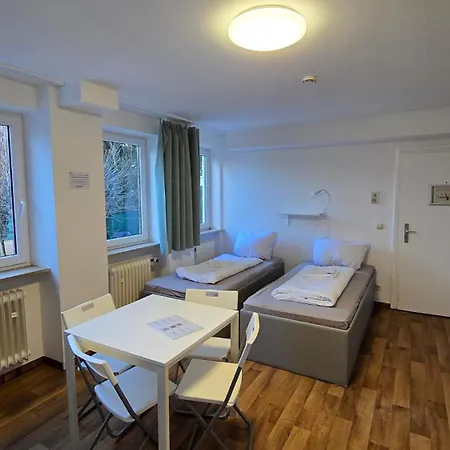 2-rent Group Han53 Vandrarhem *