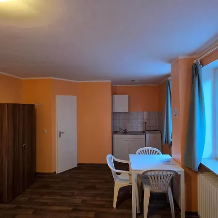 2-rent Group Han53 Vandrarhem