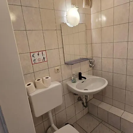 Vandrarhem 2-rent Group Han53 München