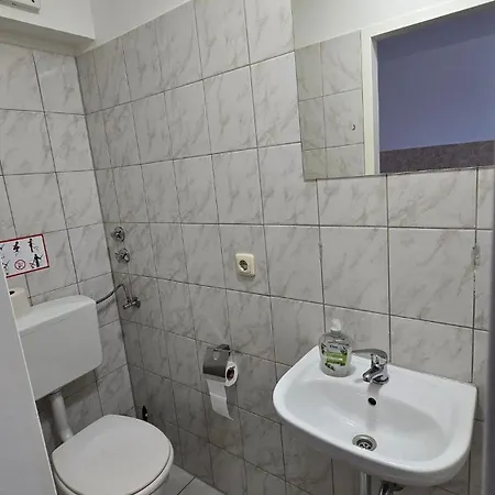 Vandrarhem 2-rent Group Han53 *