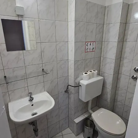 2-rent Group Han53 Vandrarhem