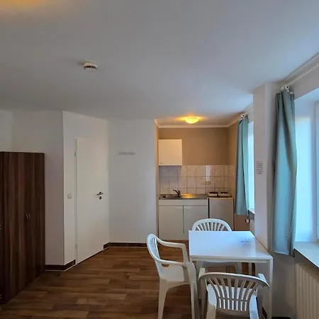 2-rent Group Han53 Vandrarhem